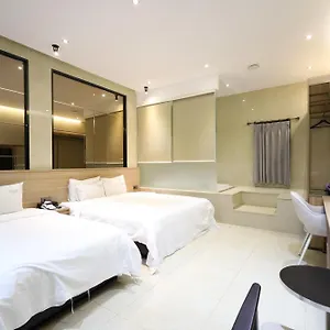 Almond Station 3*, Busan Corea del Sud